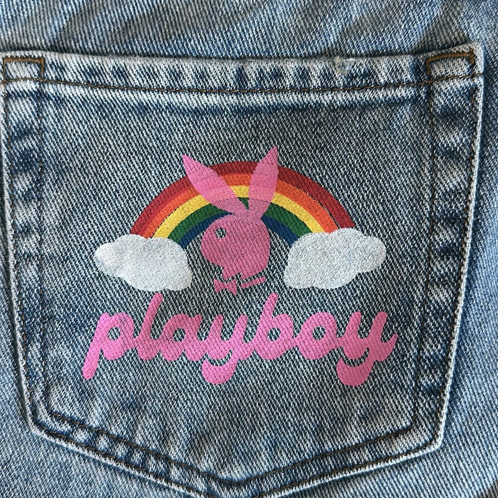 PLAYBOY - Picture 2 of 5